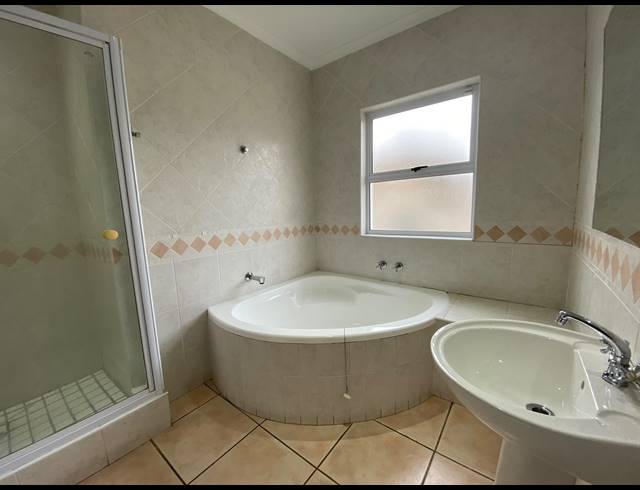 3 BEDROOM FREESTANDING TO LET IN PARKLANDS